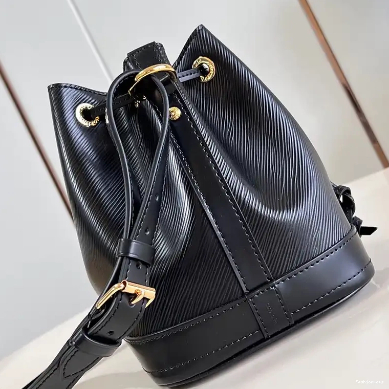 Fashionrepsfam ru Bags LV 2407YZ0169 0513
